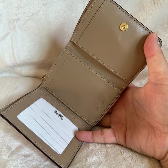 NWT! RARE! Coach 91752 Rose/Floral Print Bouquet Small Trifold Wallet In Blossom - Picture 5 of 8